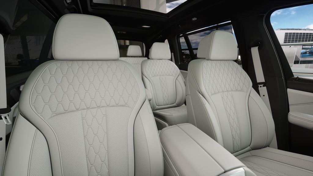 Thumbnail: 2026 BMW X7 - 11