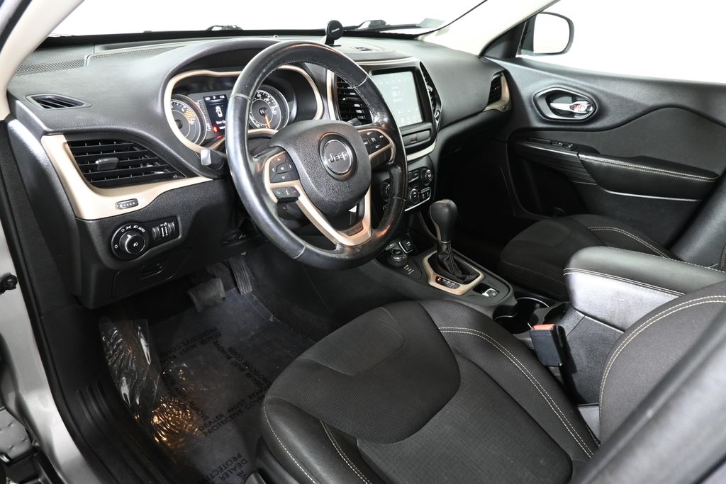 Thumbnail: 2016 Jeep Cherokee - 14