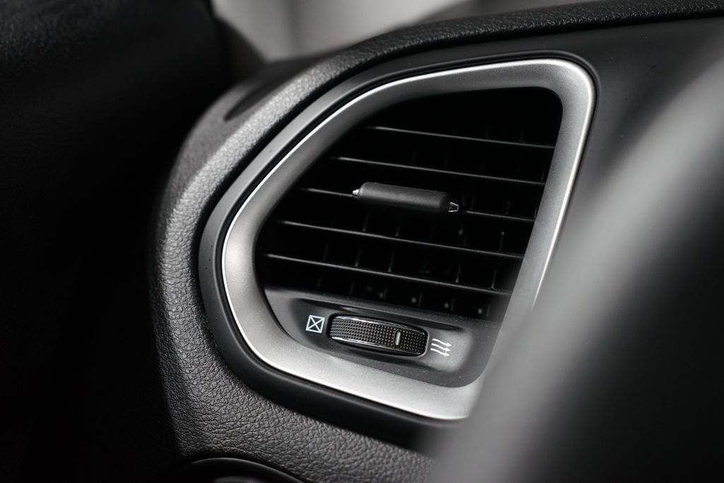 Thumbnail: 2020 Jeep Renegade - 24