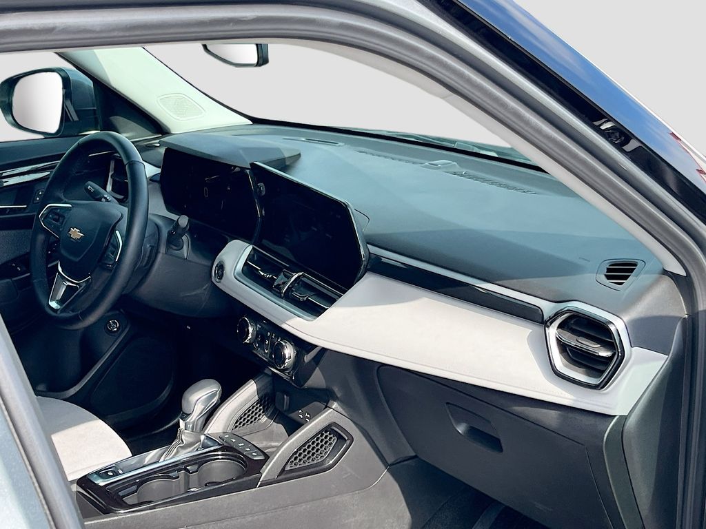 Used 2024 Gray Chevrolet LT image 27