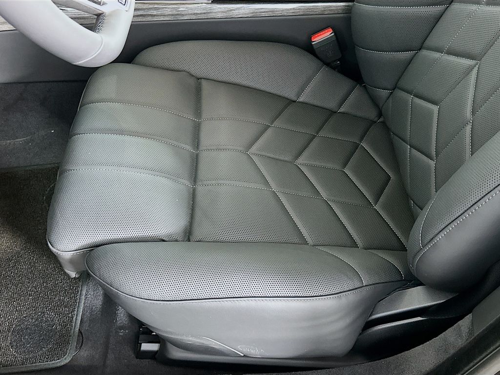 2025 BMW 7 Series 750e xDrive 21
