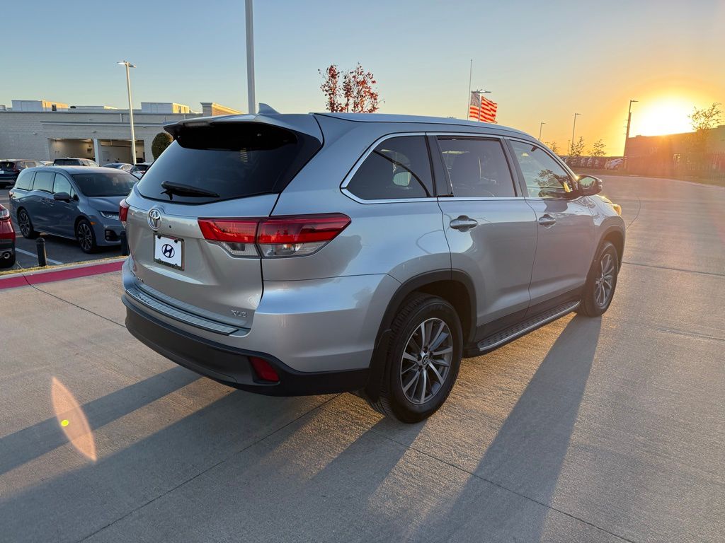 Thumbnail: 2019 Toyota Highlander - 5