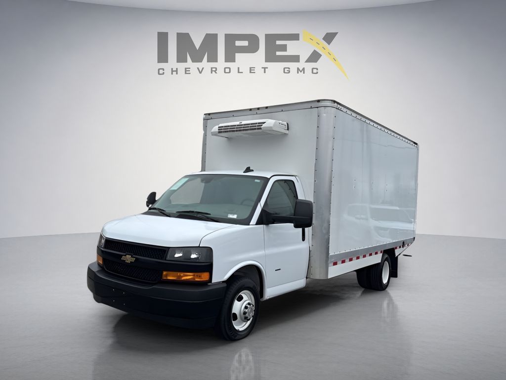 Summit White 2024 Chevrolet Express Chassis Van Rear-Wheel Drive 8-Speed Automatic