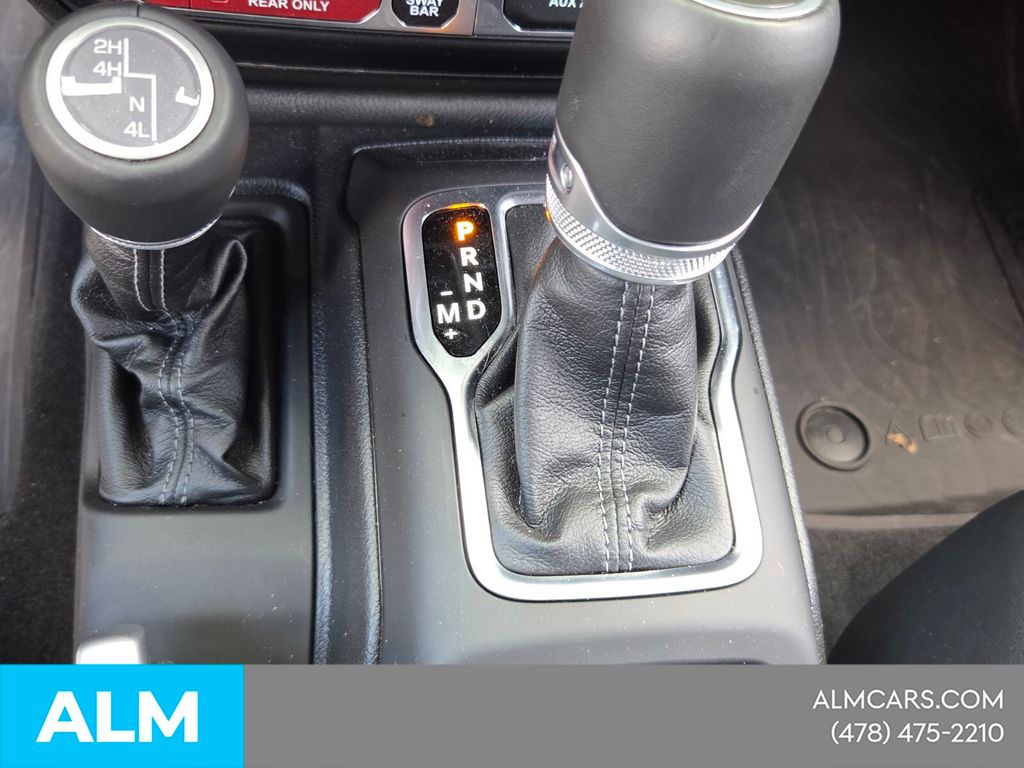 Used 2025 Gray Jeep Rubicon image 18