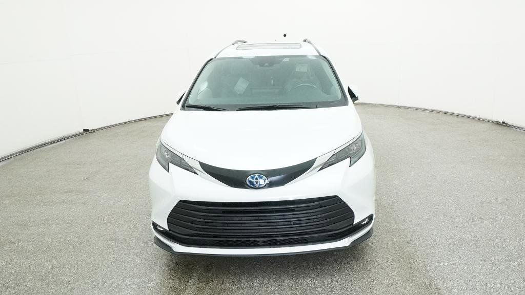 Thumbnail: 2025 Toyota Sienna - 18