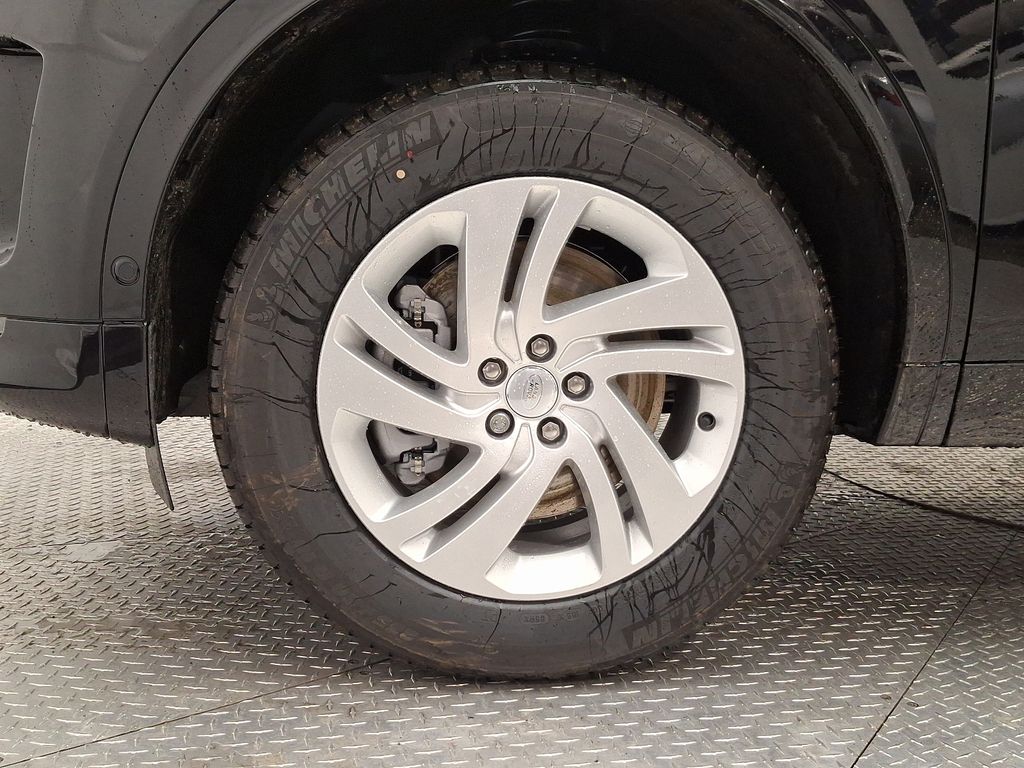 Thumbnail: 2025 Land Rover Discovery Sport - 5