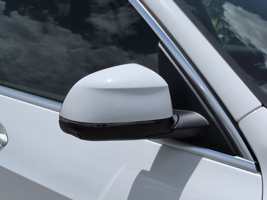 New 2026 White BMW xDrive40i image 12