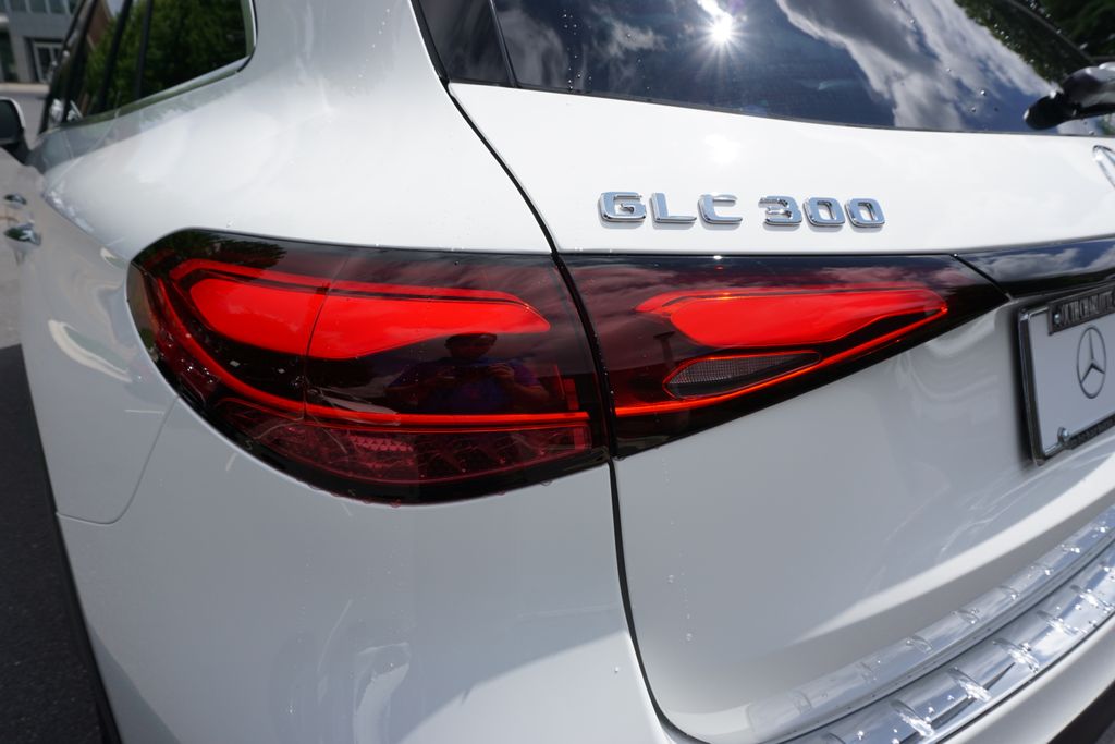 2025 Mercedes-Benz GLC 300 12