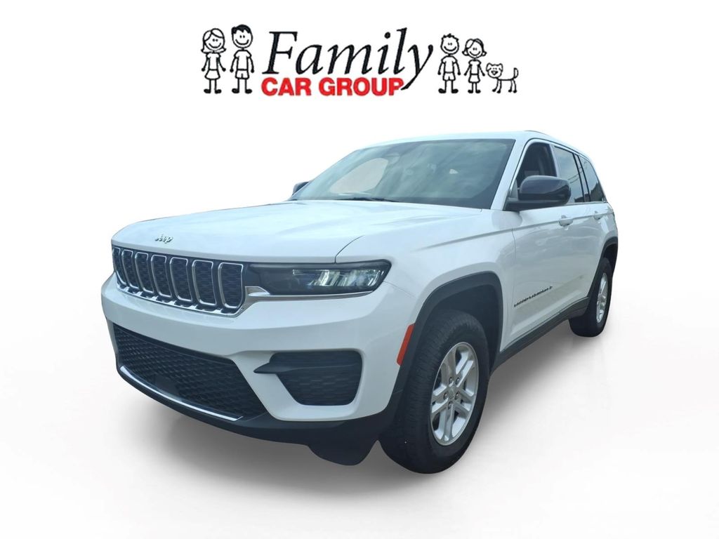  2023 Jeep Grand Cherokee Laredo RWD   
