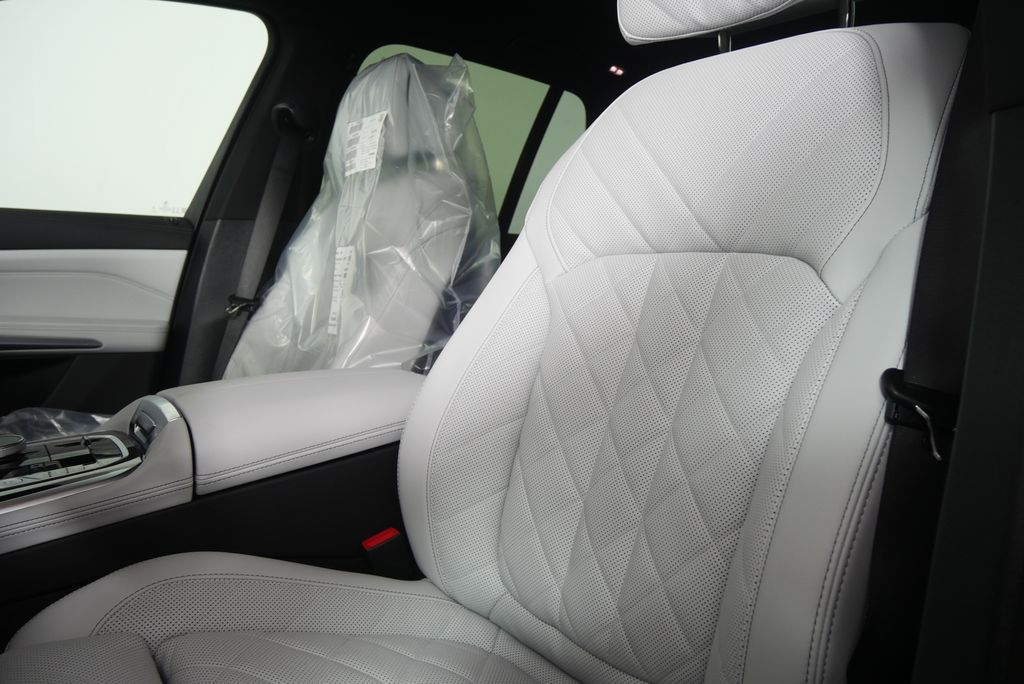 Thumbnail: 2026 BMW X5 - 10