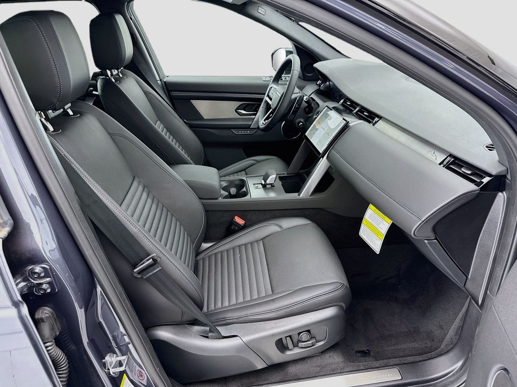 Thumbnail: 2026 Land Rover Discovery Sport - 19