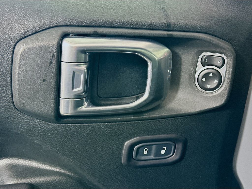 Thumbnail: 2018 Jeep Wrangler - 17