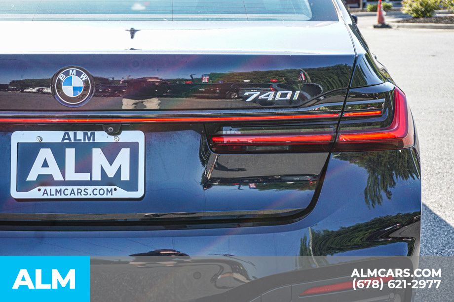 Used 2022 Black BMW 740i image 12