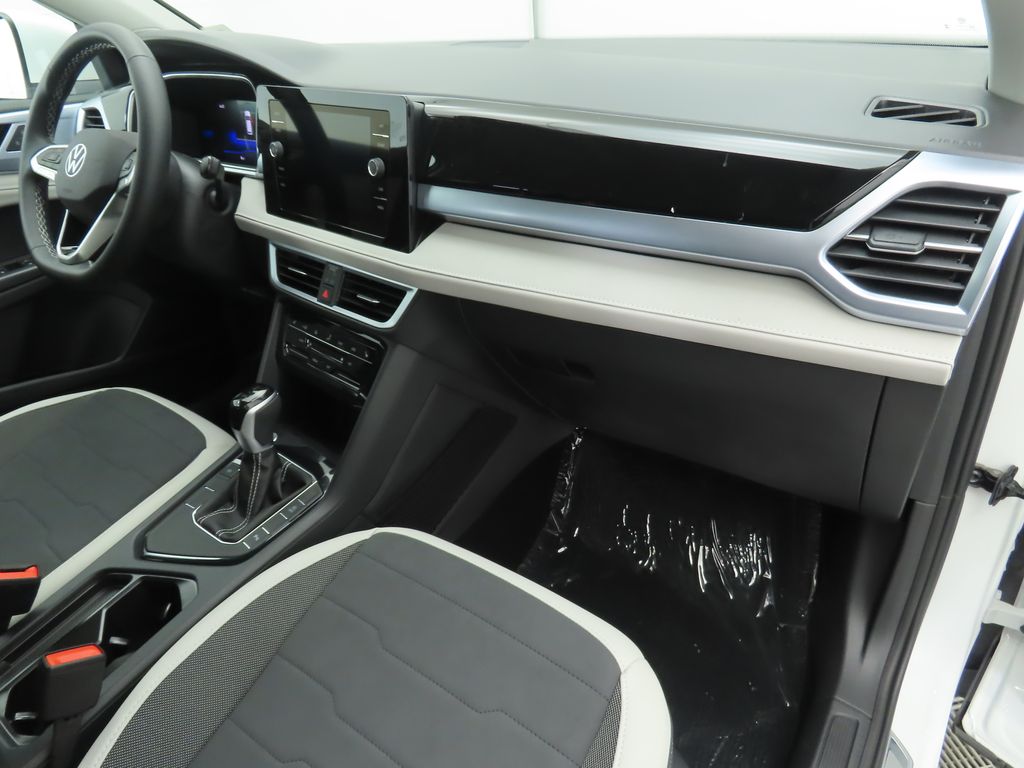 Thumbnail: 2025 Volkswagen Taos - 17