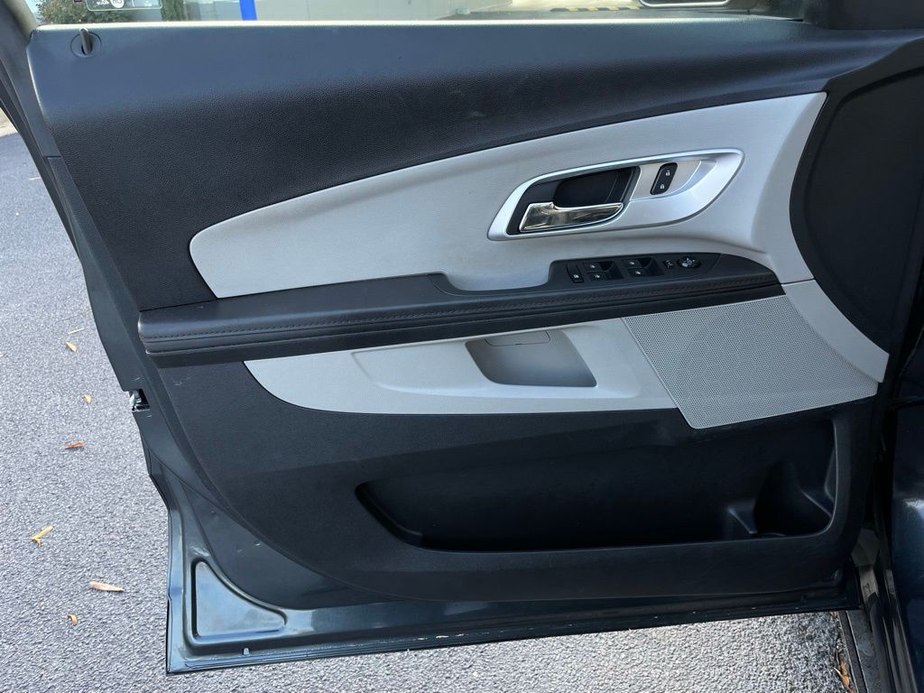 Thumbnail: 2017 Chevrolet Equinox - 23