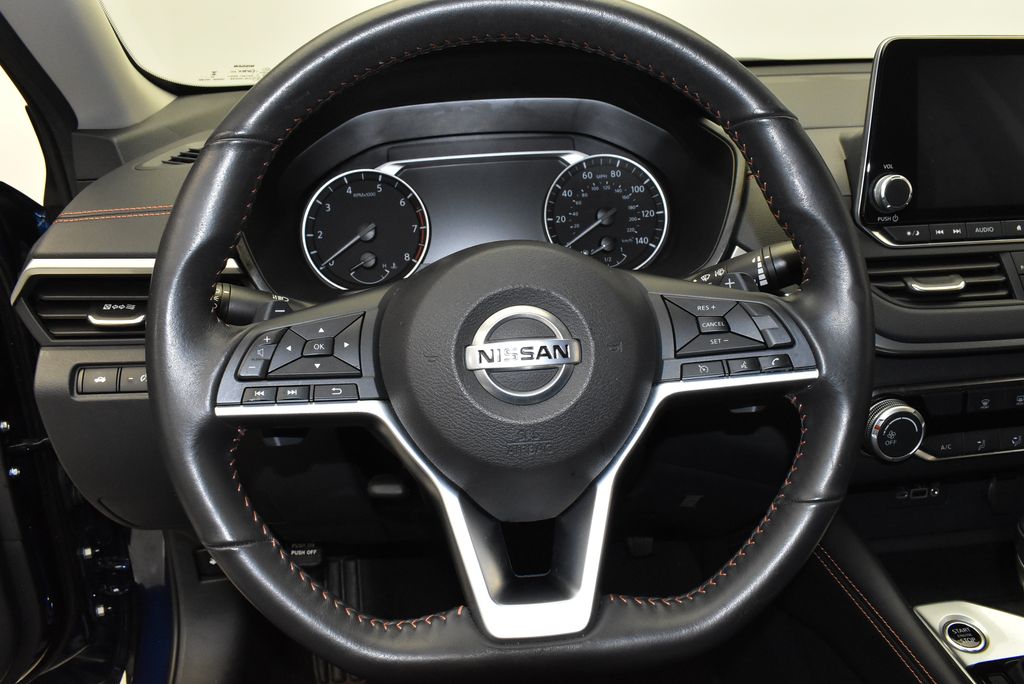 2022 Nissan Altima SR 18