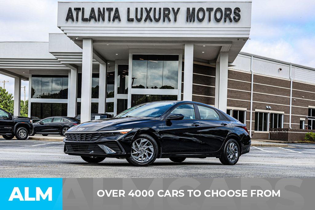 Used 2024 Black Hyundai SEL image 2