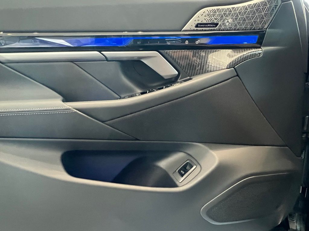 Thumbnail: 2026 BMW M5 - 17