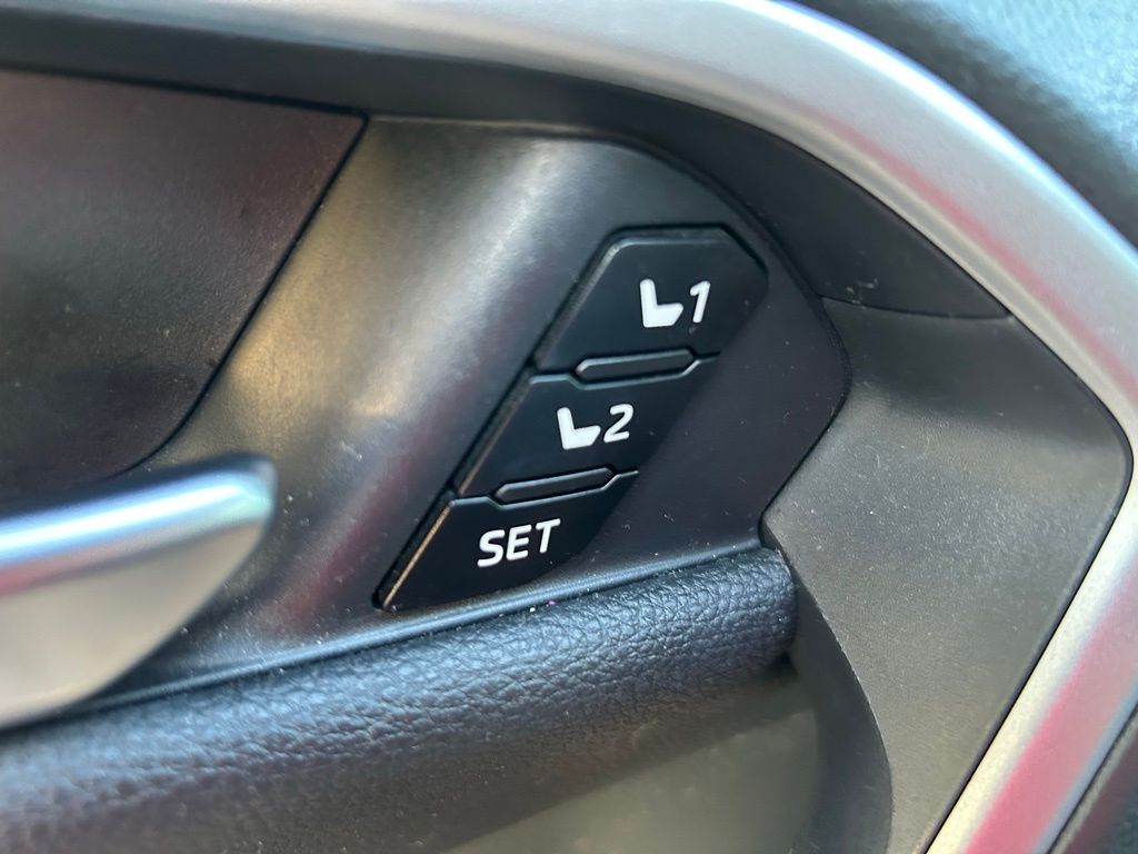 Thumbnail: 2021 Toyota RAV4 - 18