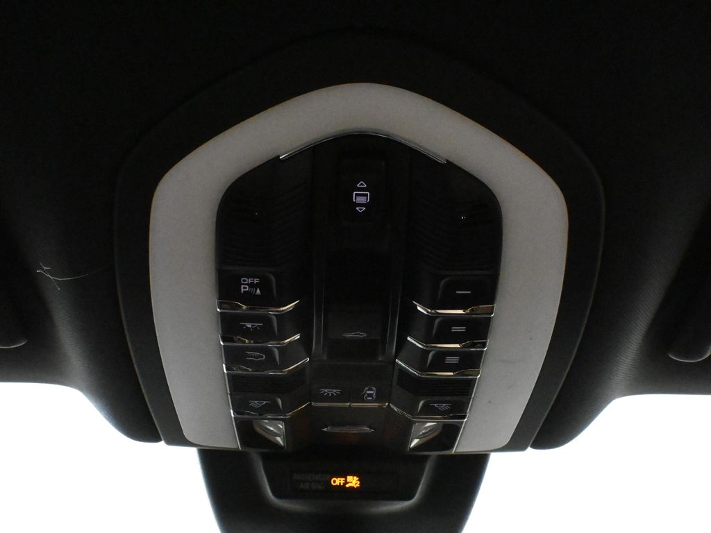 Thumbnail: 2026 Porsche Macan - 21