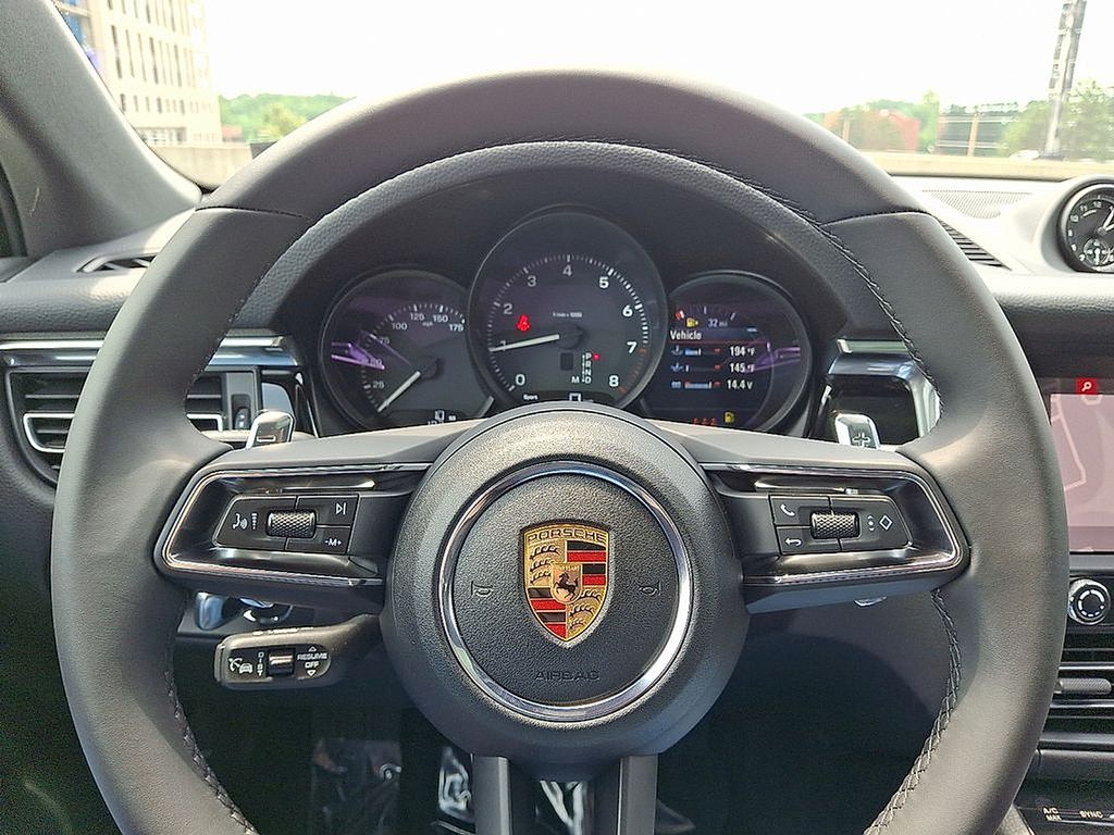 Thumbnail: 2025 Porsche Macan - 21