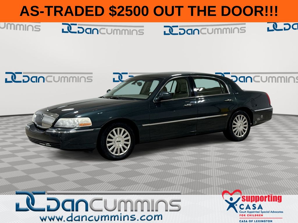 Green 2003 Lincoln Town Car Sedan Rear-Wheel Drive 4-Speed Automatic