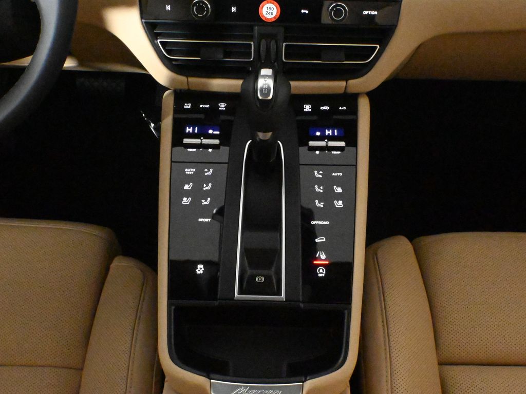 Thumbnail: 2026 Porsche Macan - 25