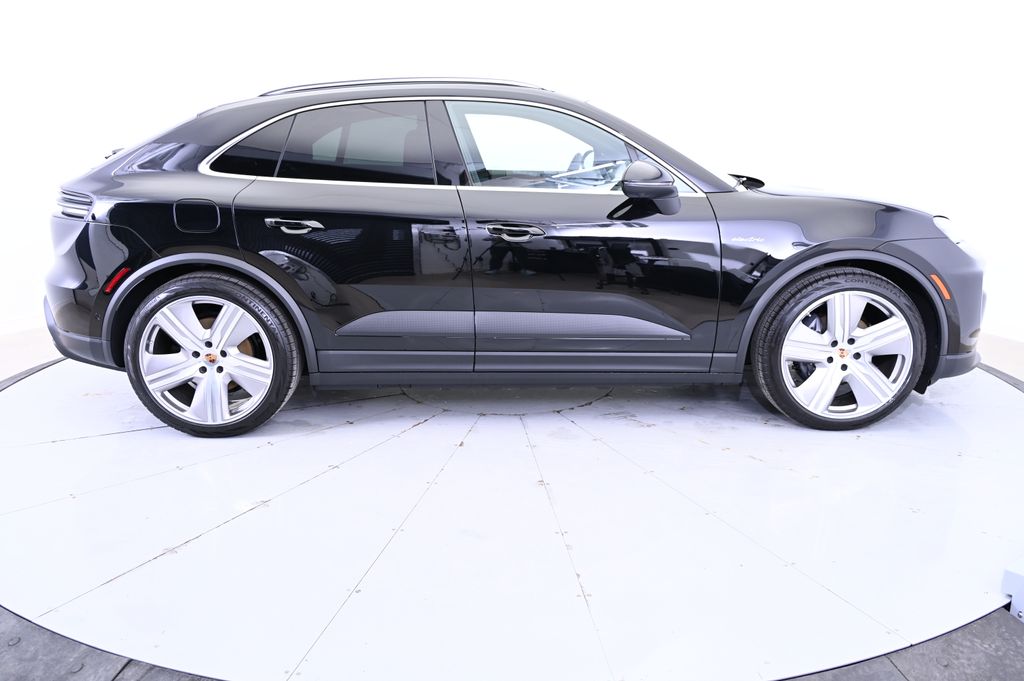 Thumbnail: 2025 Porsche Macan - 6