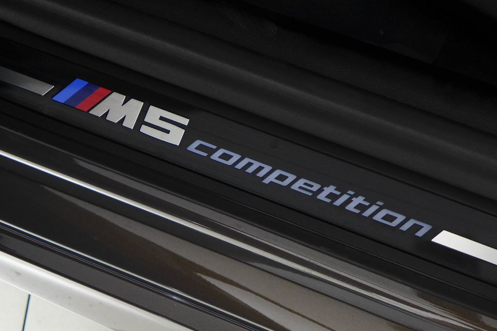 Thumbnail: 2023 BMW M5 - 6