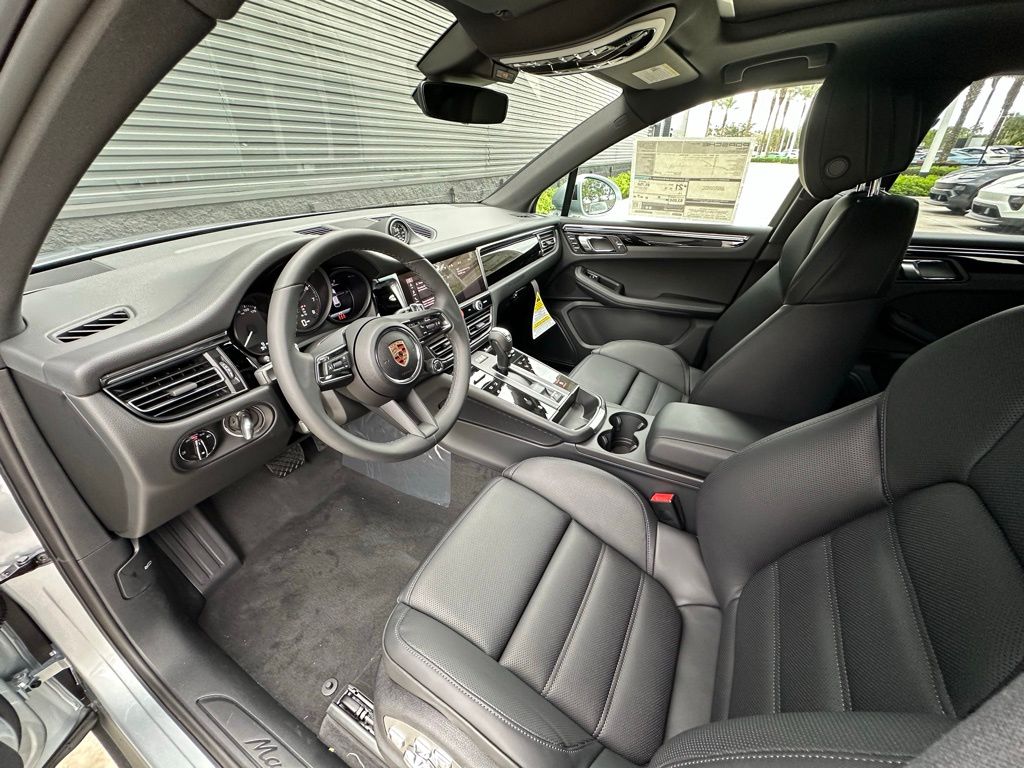 Thumbnail: 2025 Porsche Macan - 4