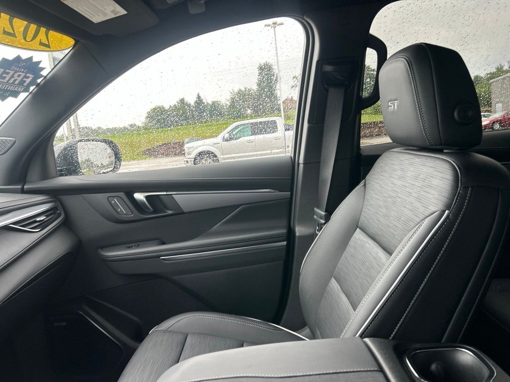 Used 2025 Buick Enclave SUV
