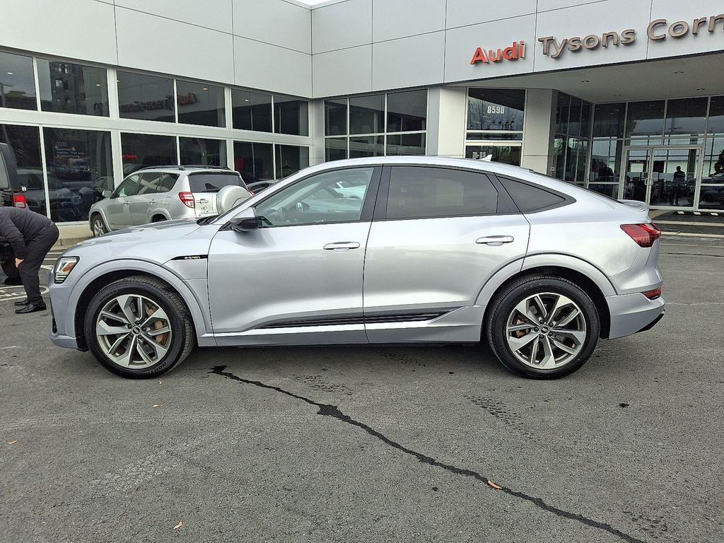 Thumbnail: 2021 Audi e-tron GT - 7