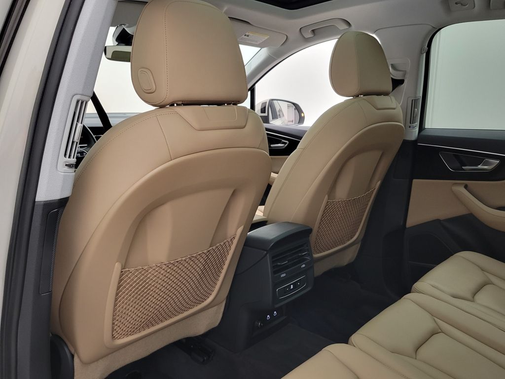 Thumbnail: 2023 Audi Q7 - 24