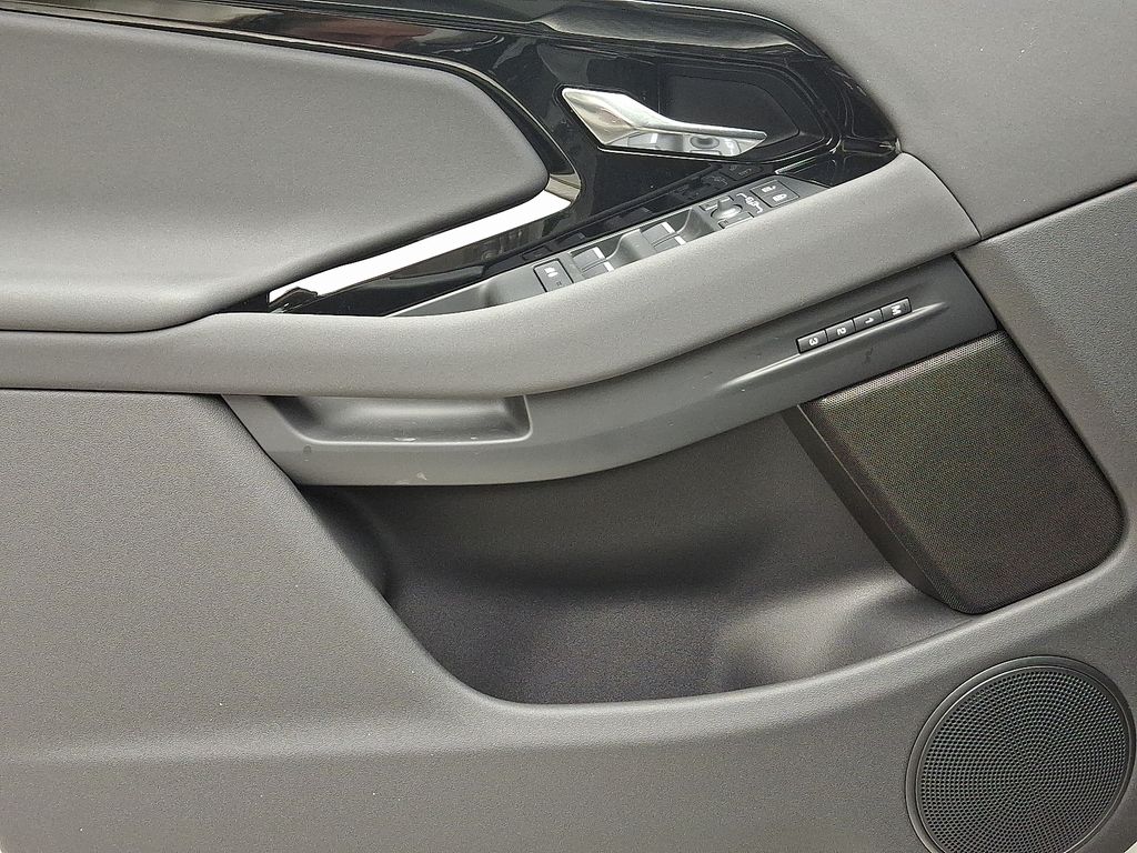 Thumbnail: 2026 Land Rover Range Rover Evoque - 9