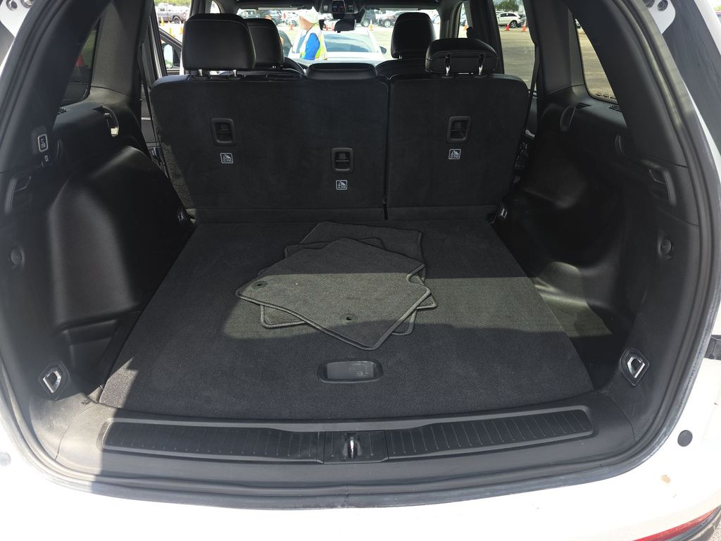 2025 Bright White Clearcoat Jeep Grand Cherokee Limited 4X4 SUV