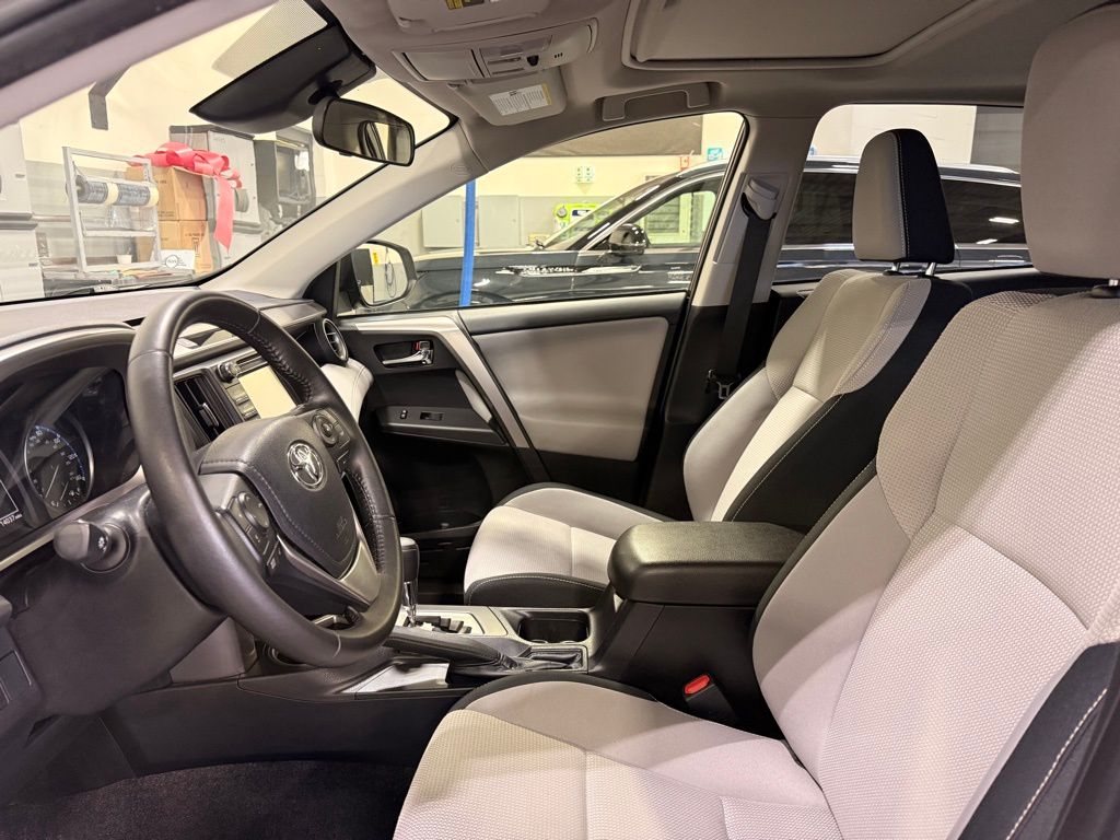 Thumbnail: 2018 Toyota RAV4 - 12