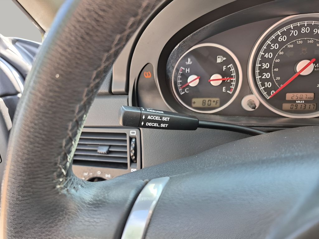 Used 2006 Blue Chrysler Limited image 23