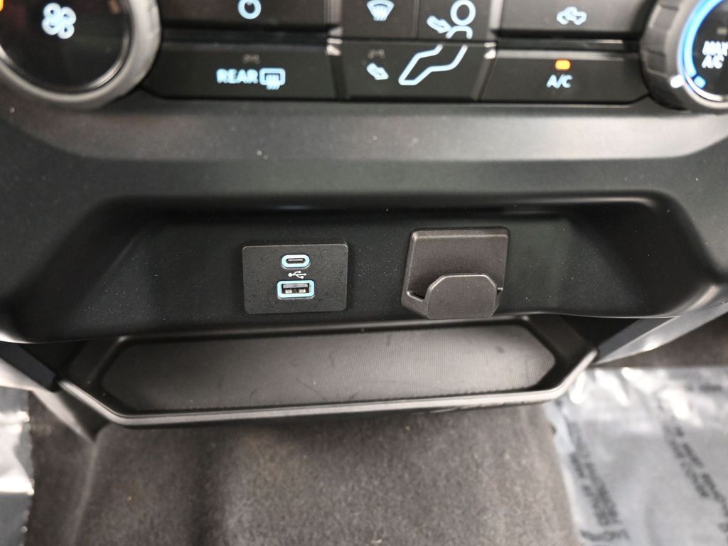 Used 2023 Oxford White Ford XLT image 27