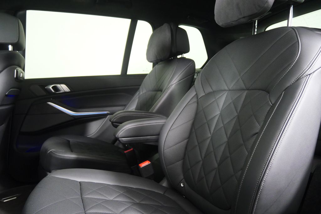 Thumbnail: 2023 BMW X7 - 14