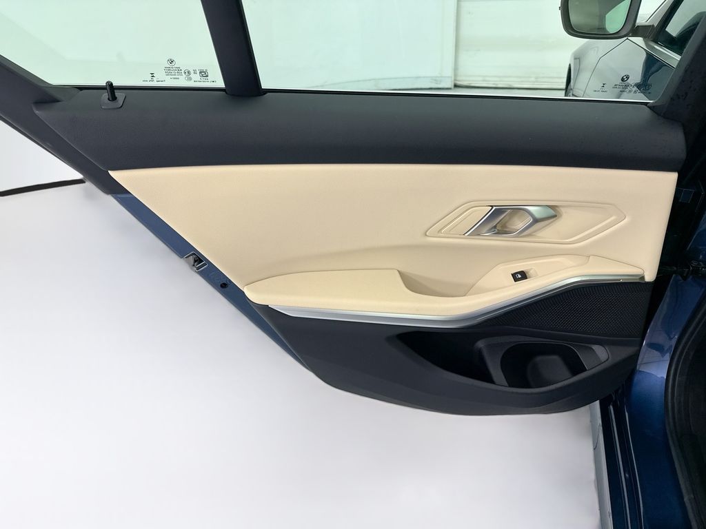 Thumbnail: 2025 BMW 3 Series - 25