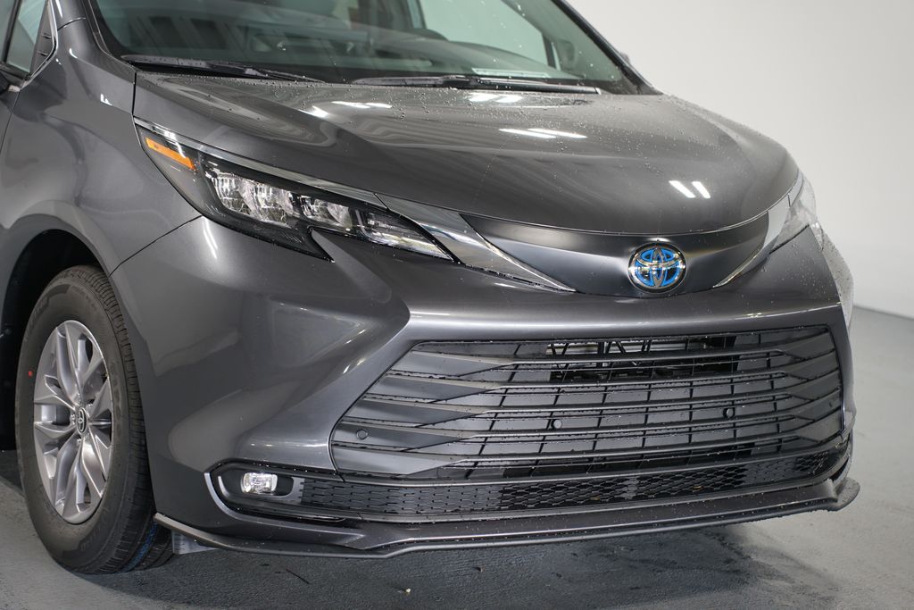 Thumbnail: 2025 Toyota Sienna - 4