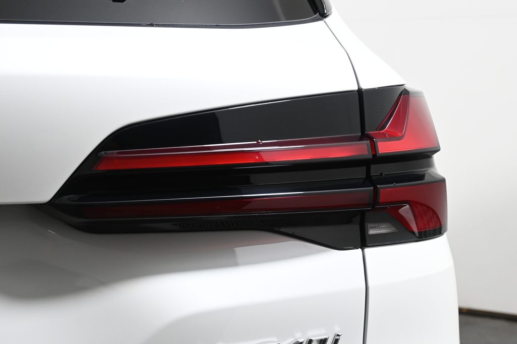 Thumbnail: 2026 BMW X5 - 13