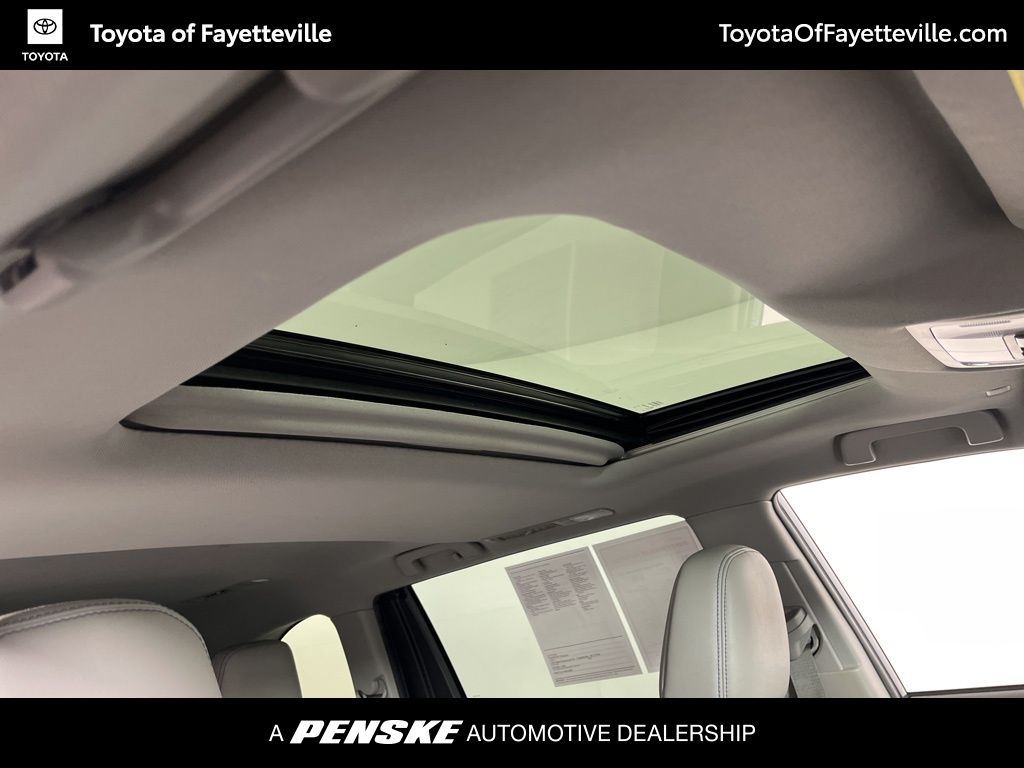 Thumbnail: 2019 Toyota Highlander - 12