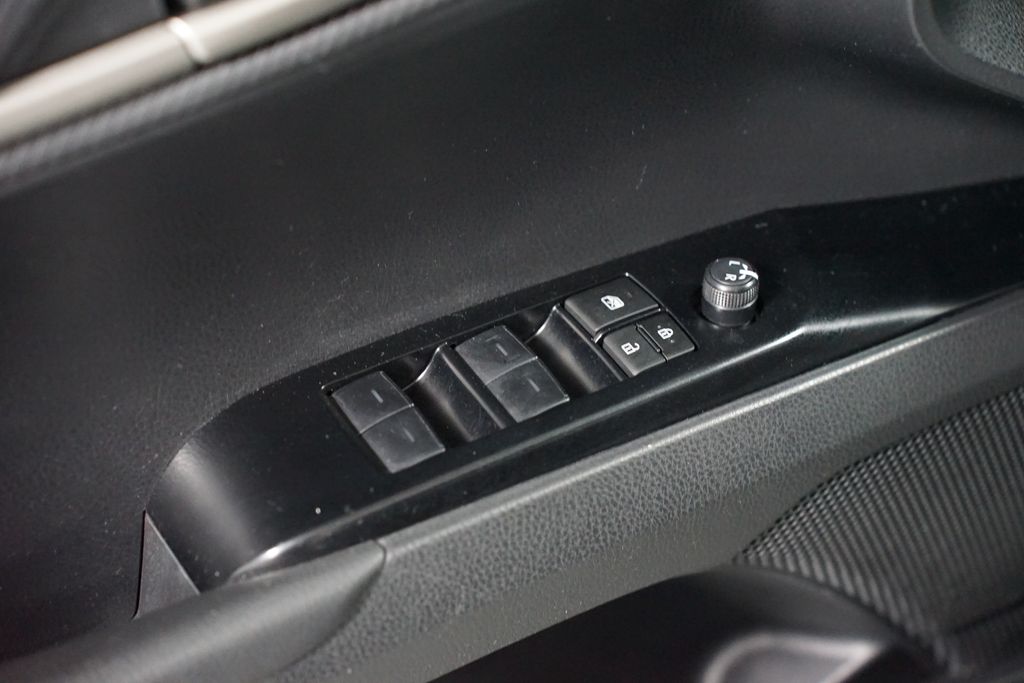 Thumbnail: 2025 Toyota Camry - 32