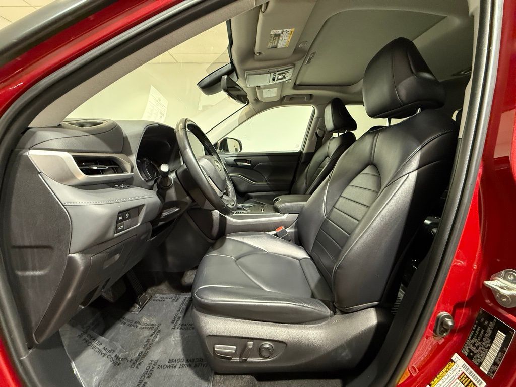 Thumbnail: 2023 Toyota Highlander - 13