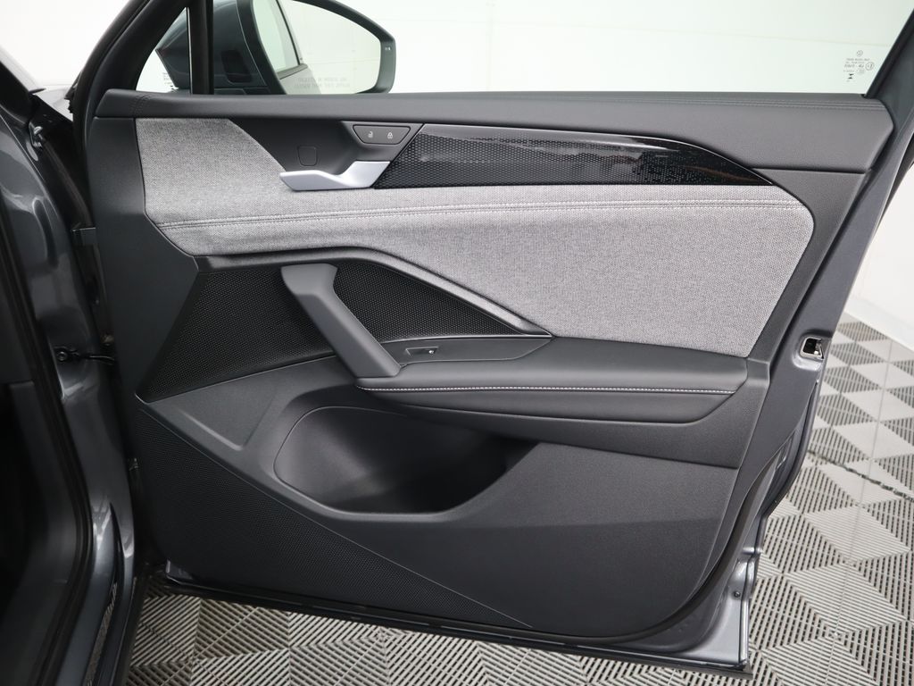 Thumbnail: 2025 Volkswagen Tiguan - 25