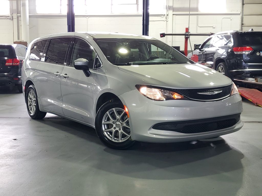 Silver Mist Clearcoat 2023 Chrysler Voyager LX FWD Minivan Front-Wheel Drive 9-Speed Automatic