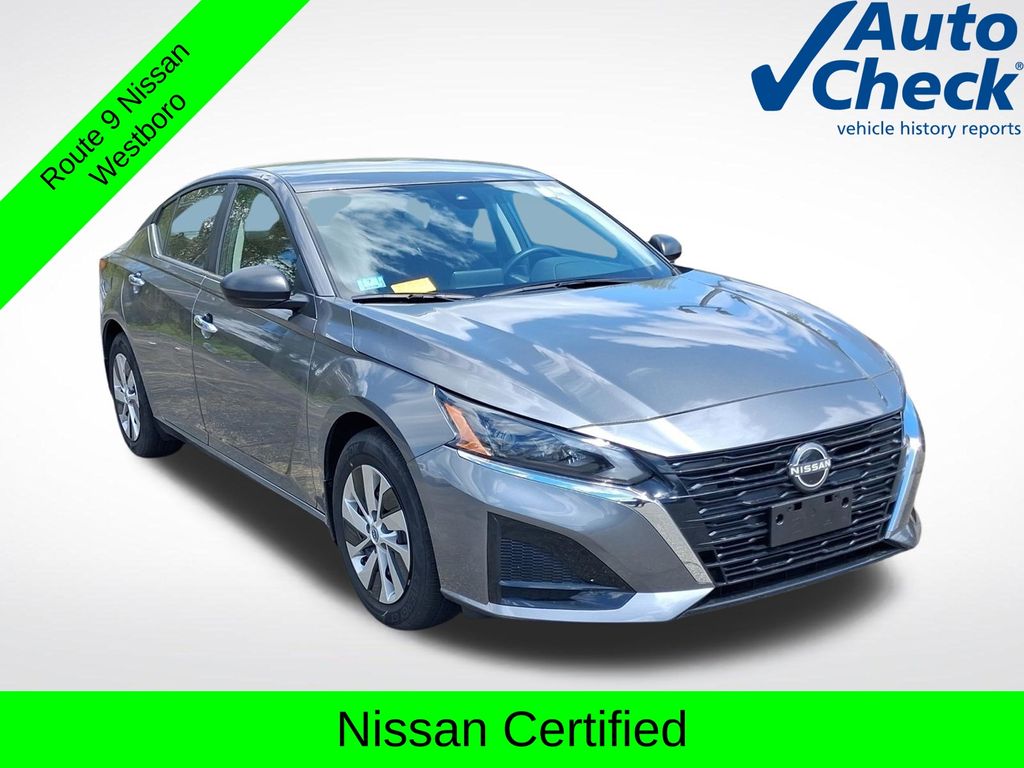 Gray (Gun Metallic) 2025 Nissan Altima Sedan Front-Wheel Drive Continuously Variable Transmission