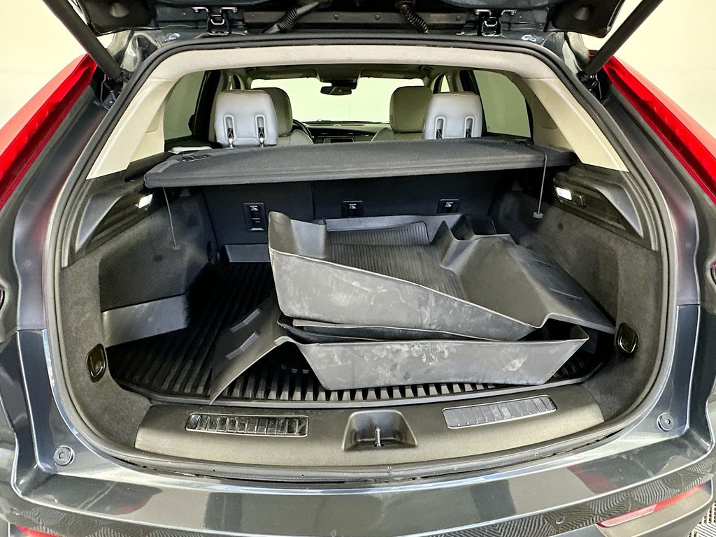 Thumbnail: 2021 Cadillac XT4 - 26