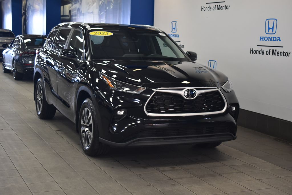 Thumbnail: 2023 Toyota Highlander - 9